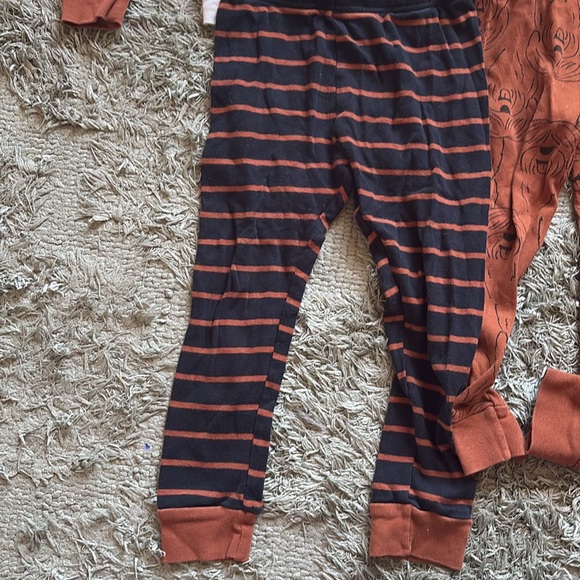 Carters pajama sets - Picture 4 of 5